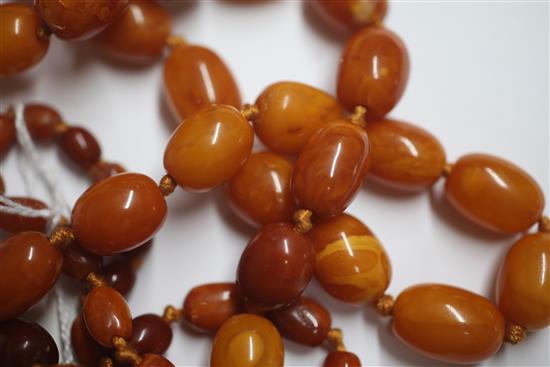 A single strand graduated amber bead necklace, 132cm.